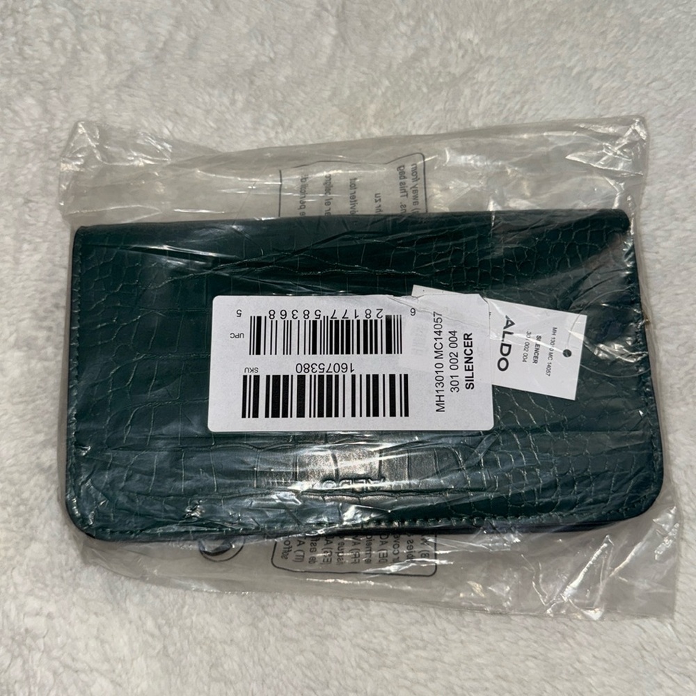 Green ALDO Wallet